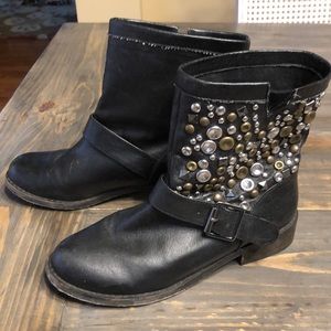 Cute Galia Leather, Studded Ankle boots. 6.5.